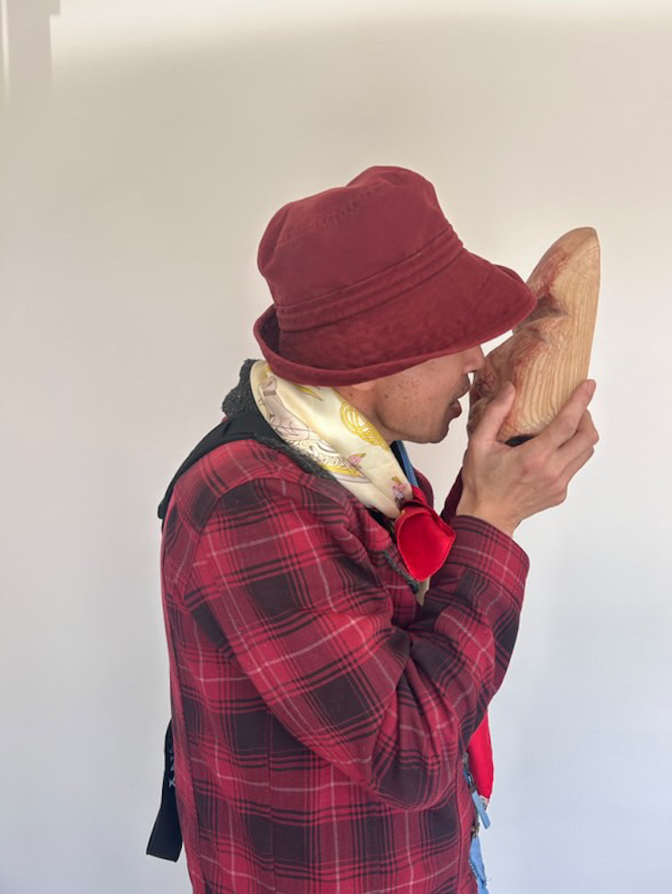 檜を打った、彫刻の製作途中